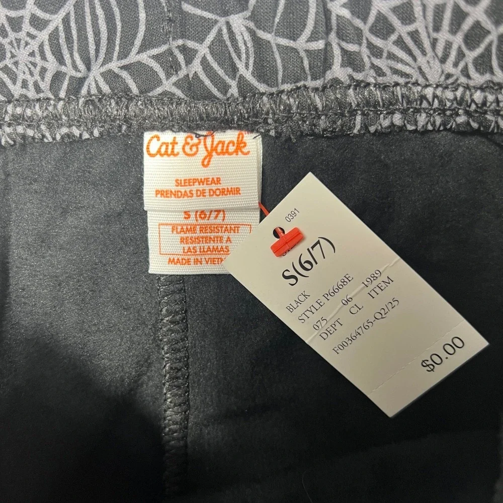 Cat & Jack Boys Halloween Pajama Set Size 6/7 Skeleton Spiderweb NWT
